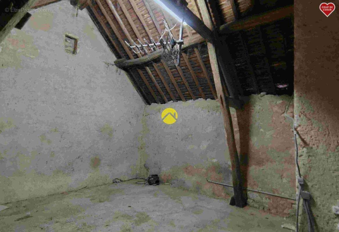 Maison à LA CHAPELLE-HUGON
