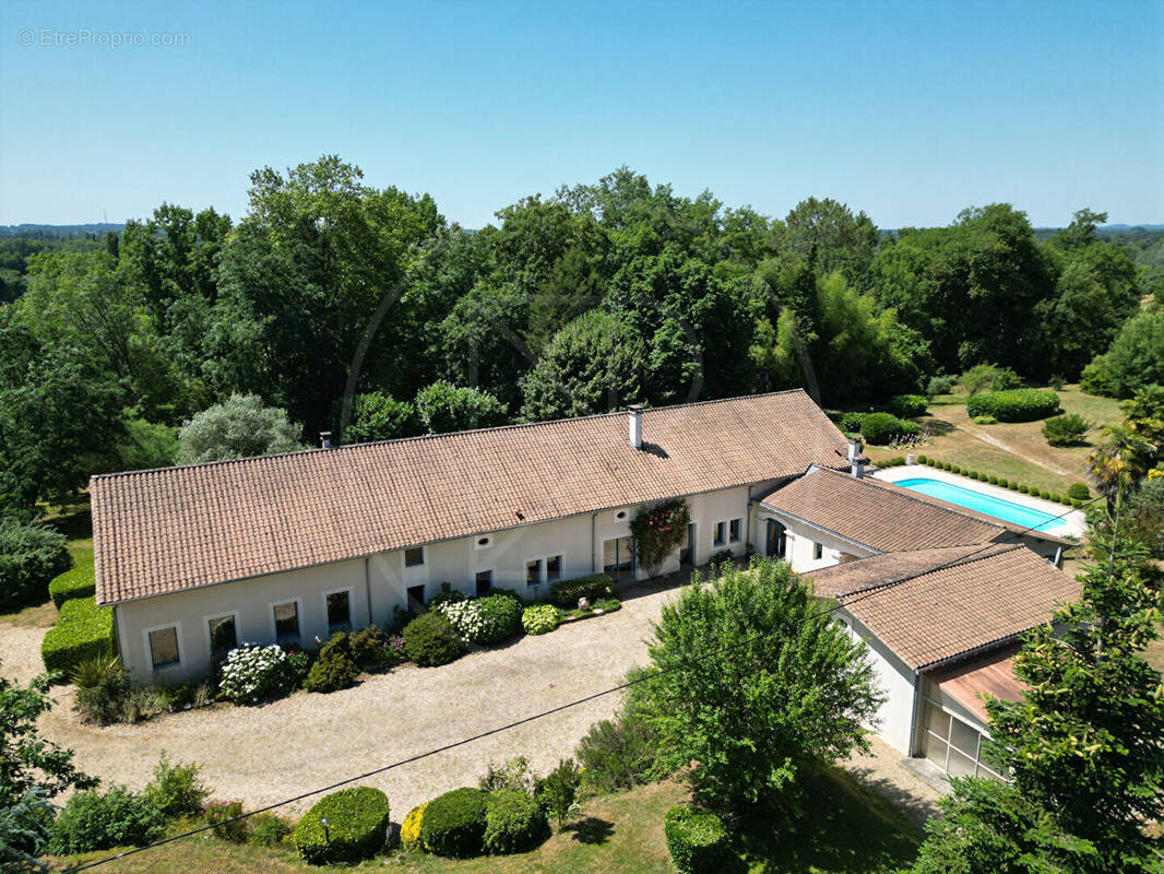Maison à SAINT-MARTIAL-D'ARTENSET