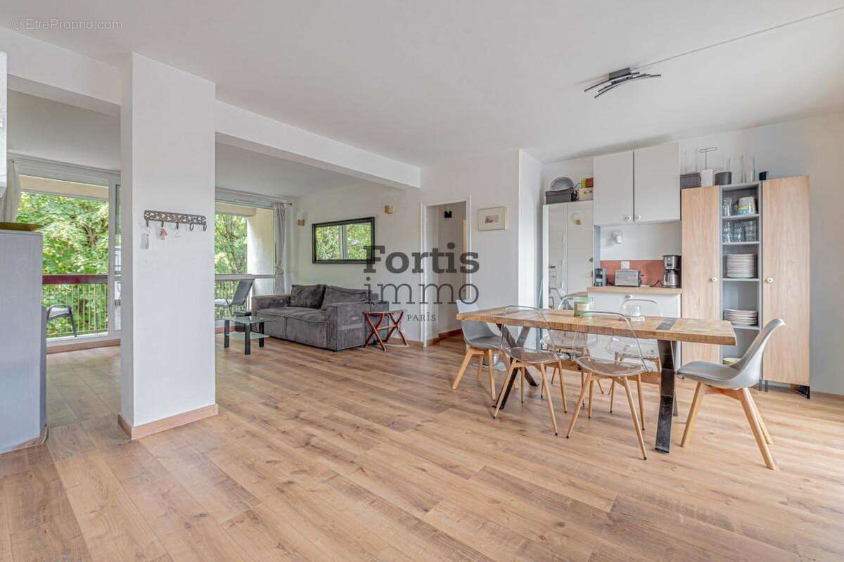 Saint-denis - appartement rénové avec balcon plein sud - photo 5
