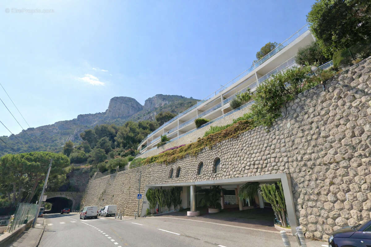 Parking à CAP-D'AIL