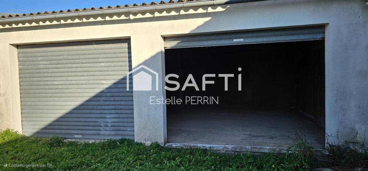 Photo 1 - Parking à L&#039;ISLE-D&#039;ESPAGNAC