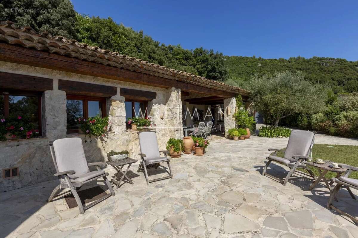 Maison à TOURRETTES-SUR-LOUP