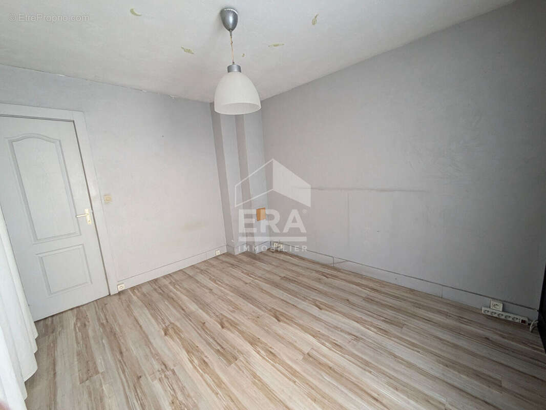 Appartement à MARSEILLE-4E