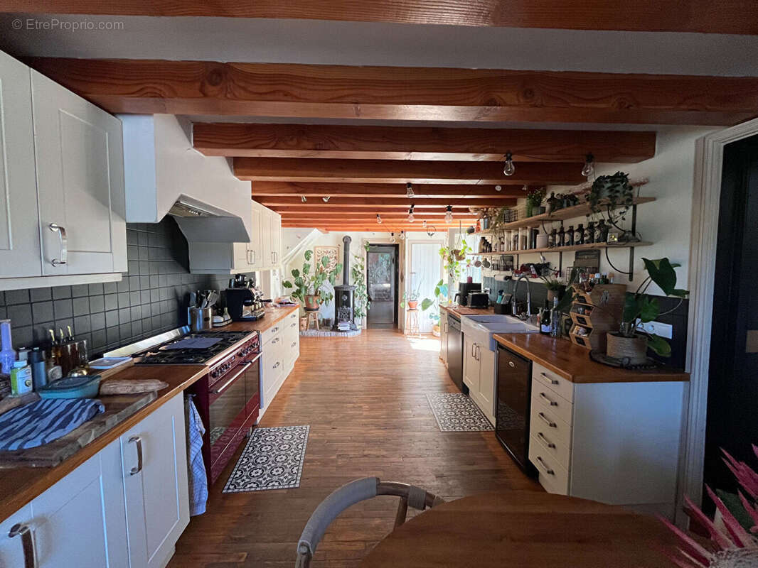 Charmante charentaise rénovée avec 4 chambres, piscine et vue dégagée - photo 7