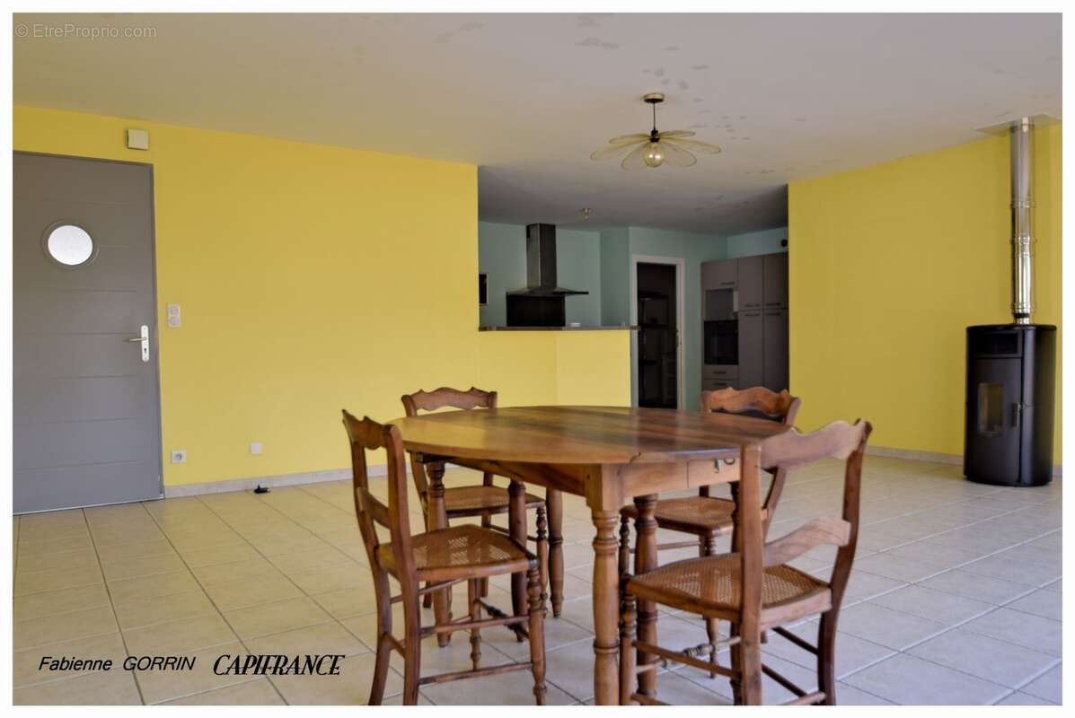 Maison à vendre 5 pièces  (17) Plain pied, trois chambres, terrain clos, panneaux photovoltaïques, Abris de jardin et abris à vé - photo 2