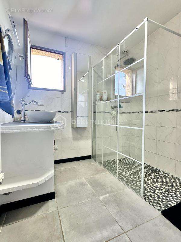 Maison à VILLENEUVE-SUR-YONNE