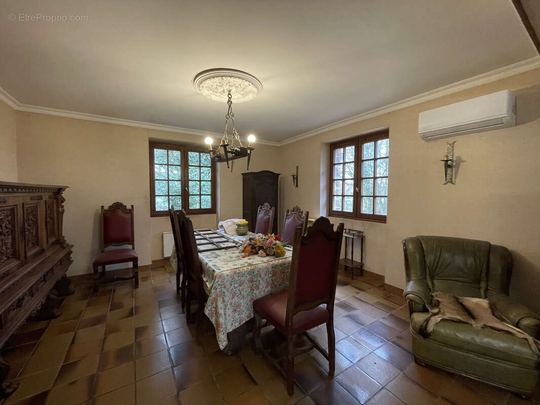 Maison à SAINT-GEORGES-BUTTAVENT