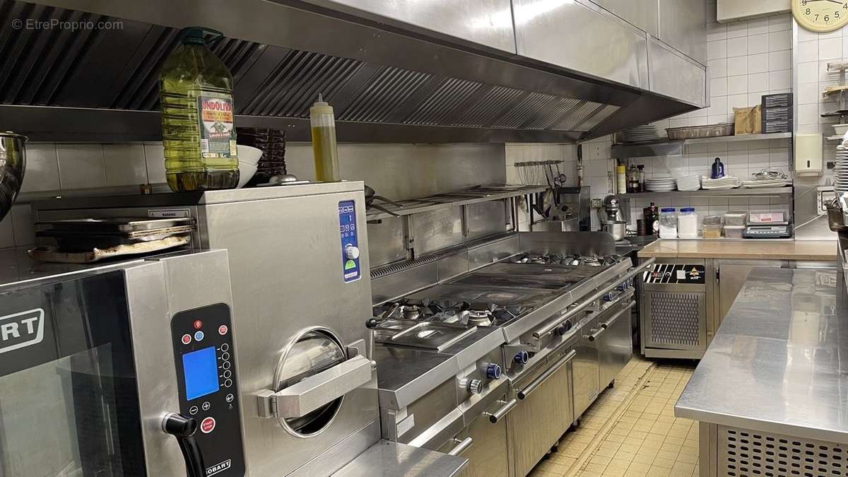150 m² à Paris-8e  - photo 2