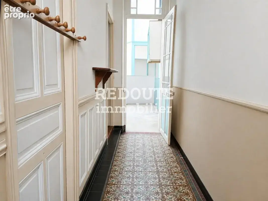 Local commercial avec appartement - photo 2