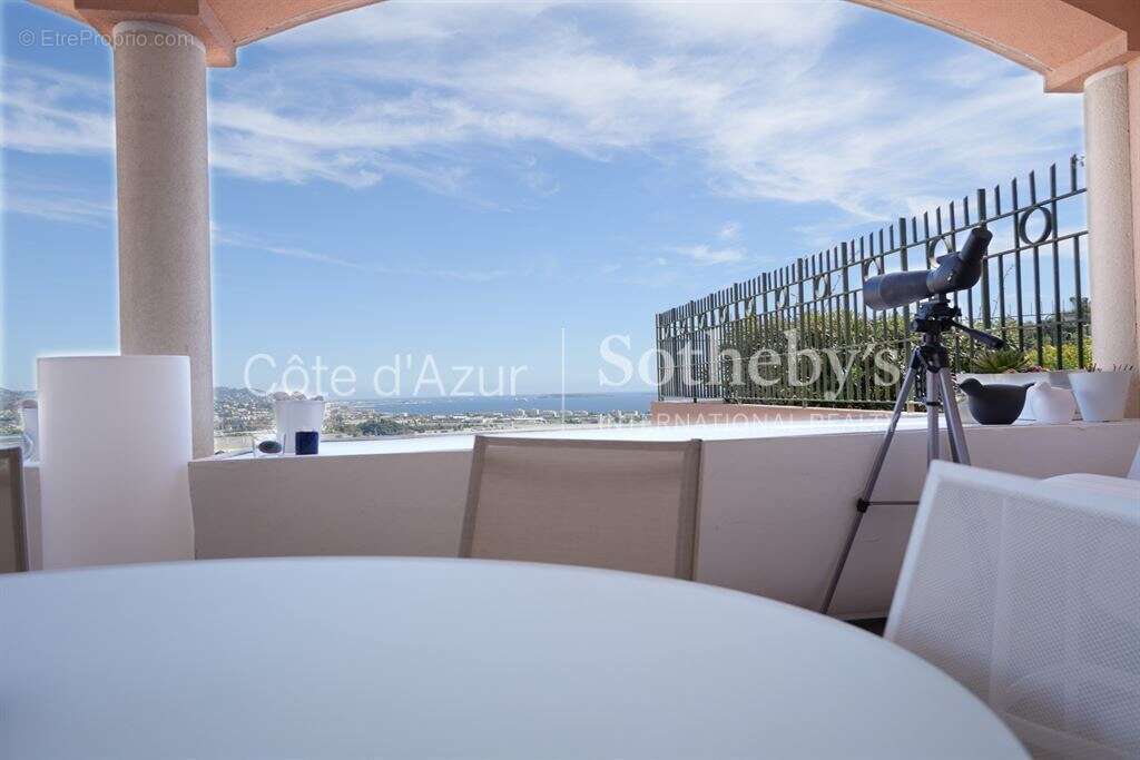 Appartement à MANDELIEU-LA-NAPOULE