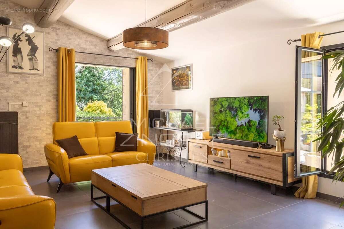 Exclusivité - Luberon - Belle propriété avec piscine et dépendances - photo 5