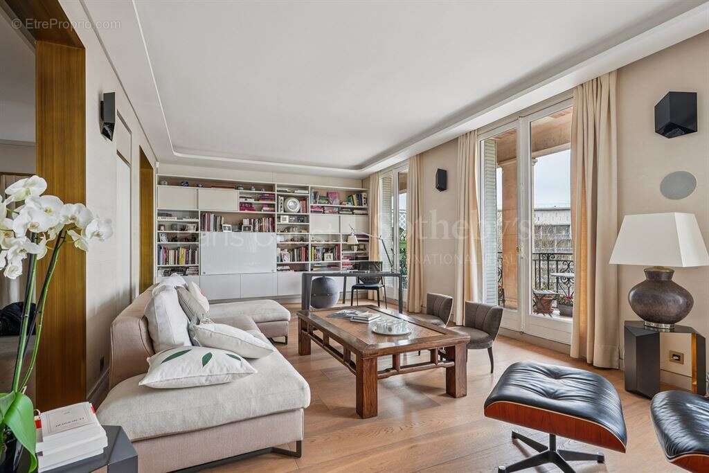 Appartement à PARIS-7E