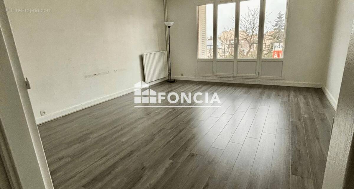 Appartement à SAINT-MAUR-DES-FOSSES