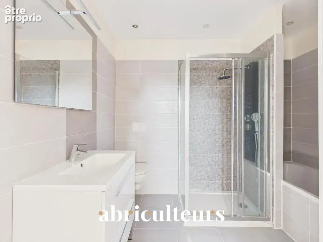 Maison de village T4 de 107 m² en vente à Grans (13450) - photo 8