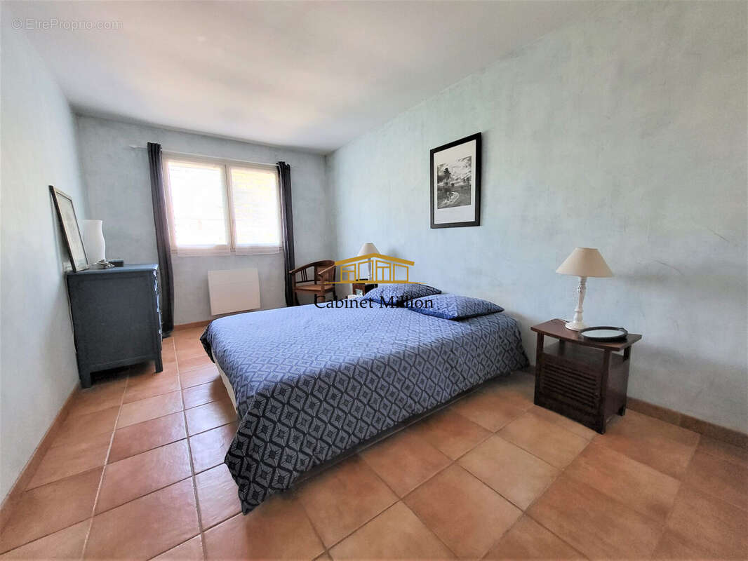 Maison à VIC-LA-GARDIOLE