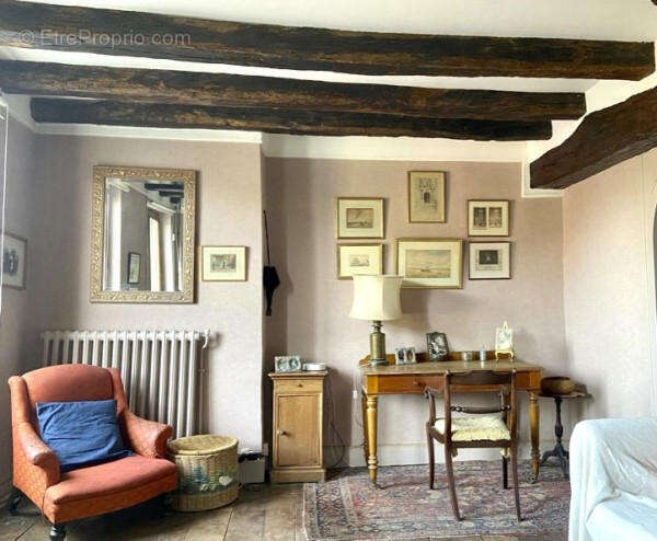 salon - Maison à CONFOLENS