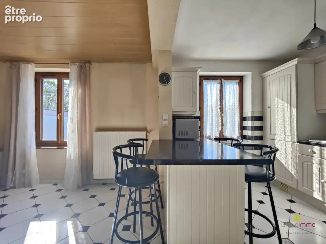 Appartement en duplex avec parking privé - en retrait de la rue - photo 4