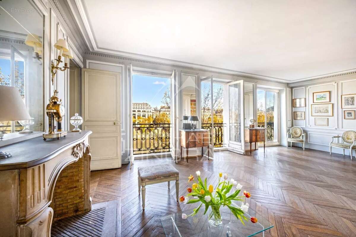 Appartement à PARIS-1E