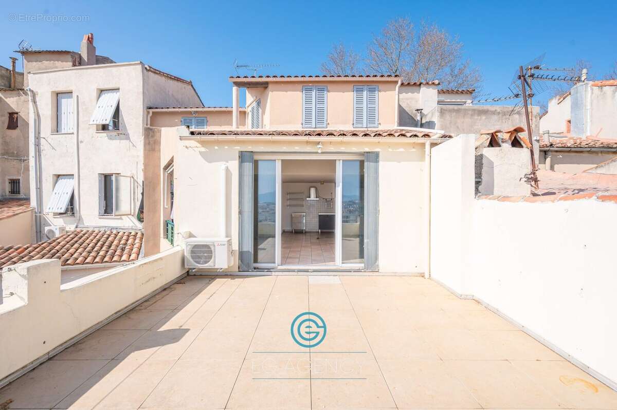 Appartement à MARSEILLE-2E