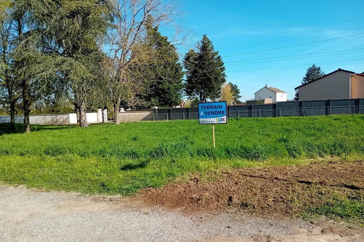 Terrain à SAINT-MARCEL