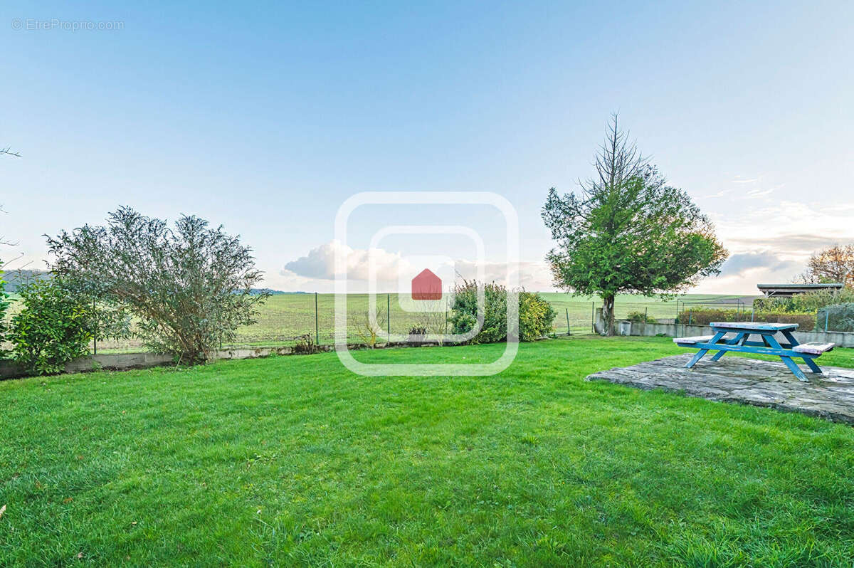 Maison à AUMENANCOURT