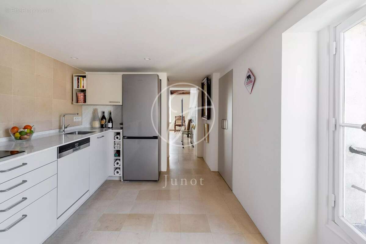 Appartement à PARIS-3E