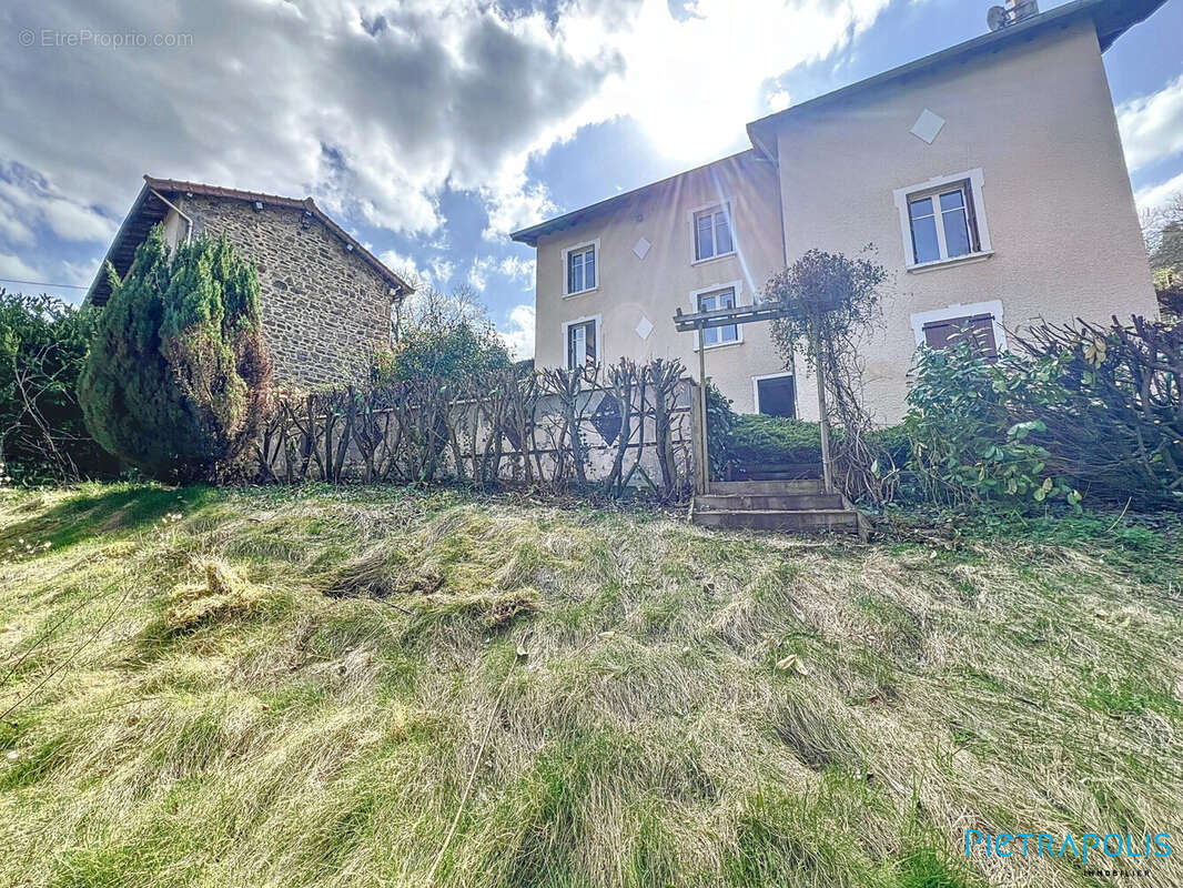 Maison 120 m² à Saint-Vincent-De-Reins  - photo 6