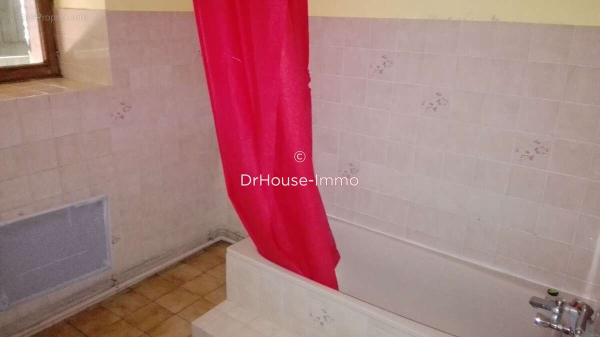 Appartement à COMBEAUFONTAINE