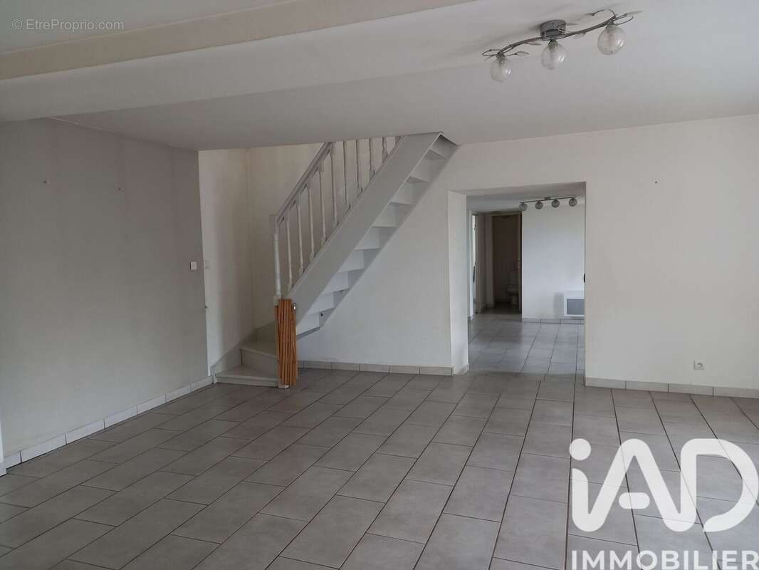 Photo 8 - Maison à COURCITE