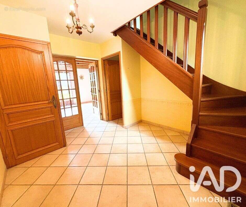 Maison 160 m² à Les Loges  - photo 2