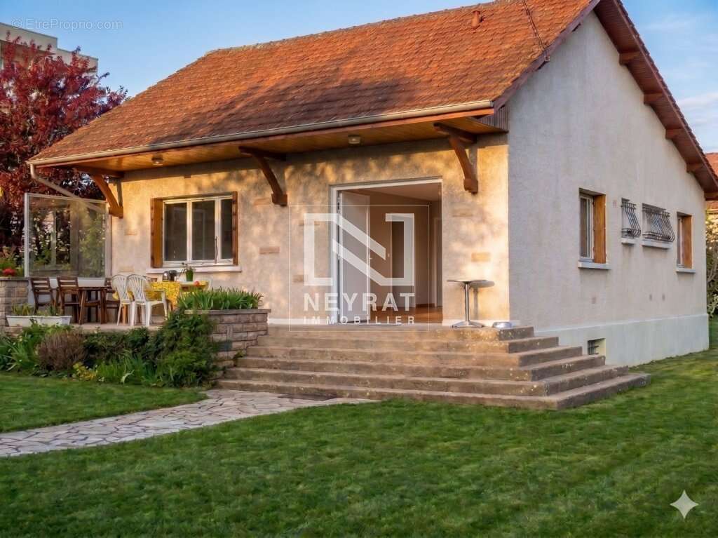 Maison de plain pied avec dépendance habitable – Un bien rare aux multiples possibilités - photo 2