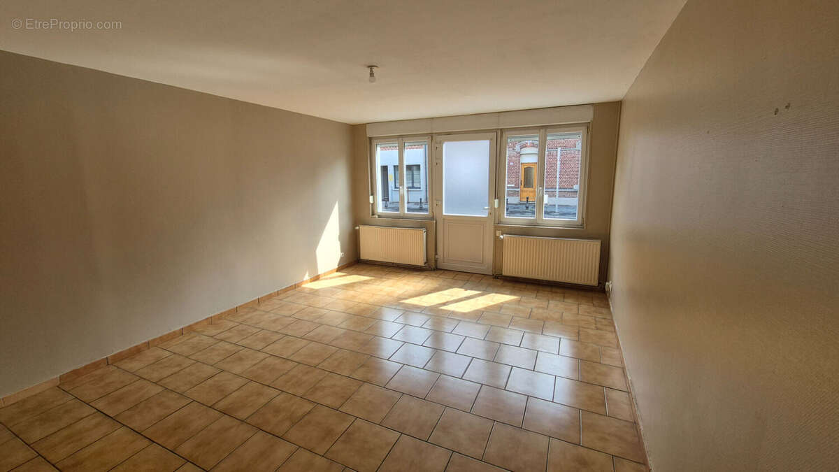 Maison à QUIEVRECHAIN