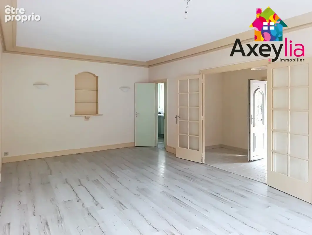 A vendre- renaison centre-  appartement avec terrasse - photo 3