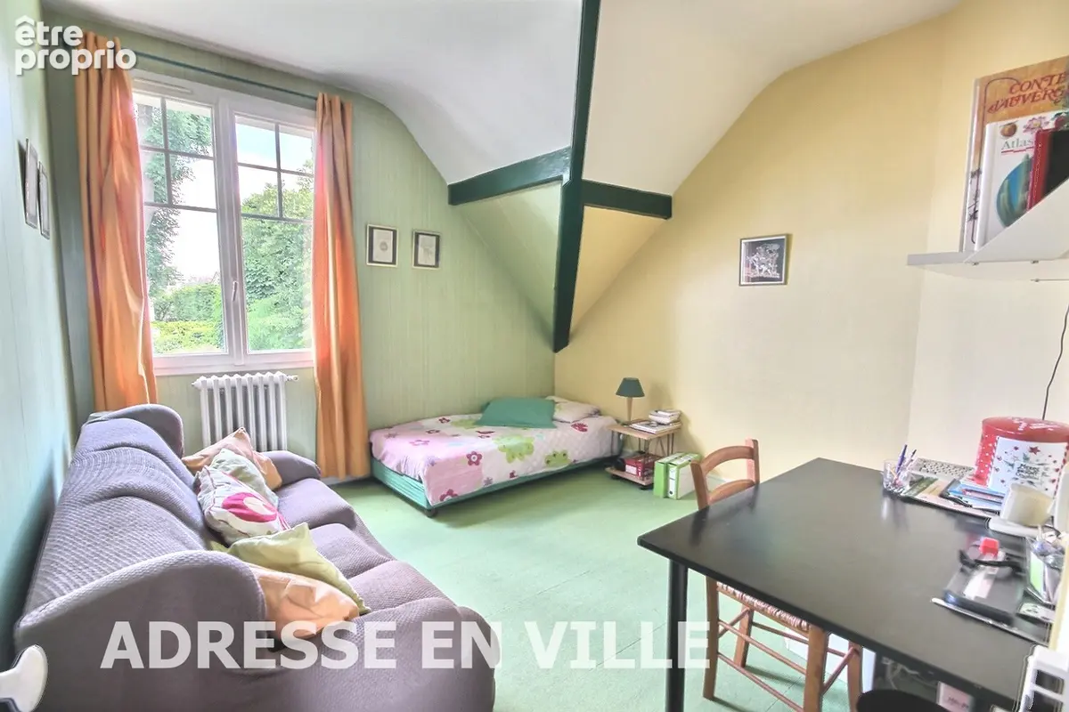 Limite Enghein. Meulière de 8 pièces avec sous-sol et jardin - photo 10
