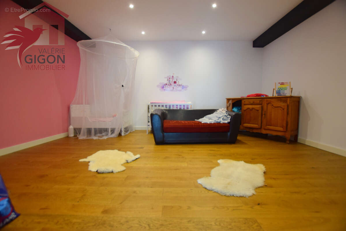 LOFT de 224 m2 lumineux et fonctionnel de 2020 avec 4 garages et grande surface de stockage - photo 7