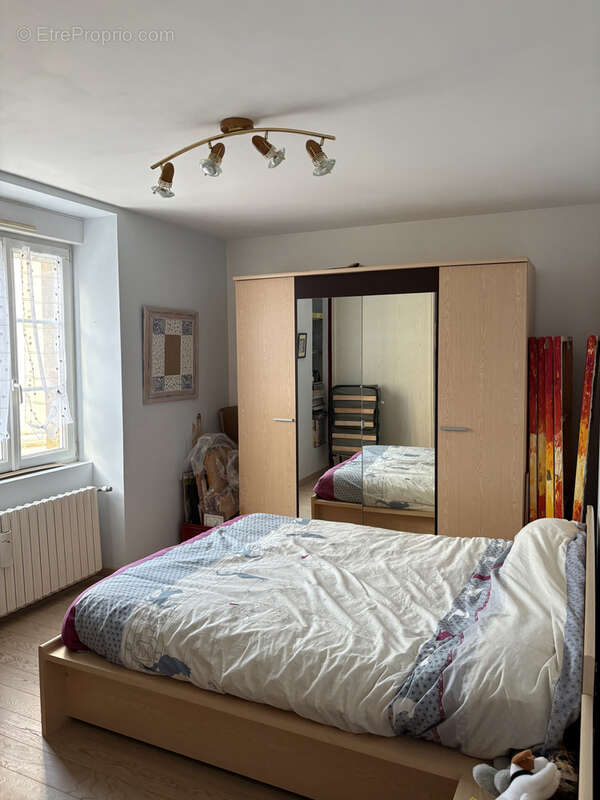 Maison à AMBRIERES-LES-VALLEES