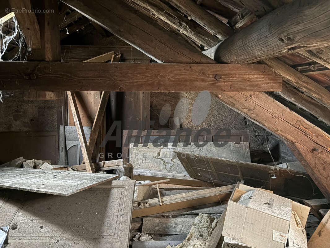 Appartement  dans  le  centre  historique  luxeuil - photo 9