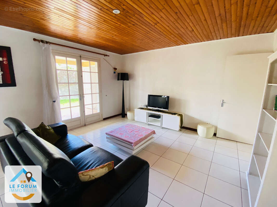 Saint pierre 97410 - villa f4 en parfait etat + piscine - emplacement de choix - photo 3