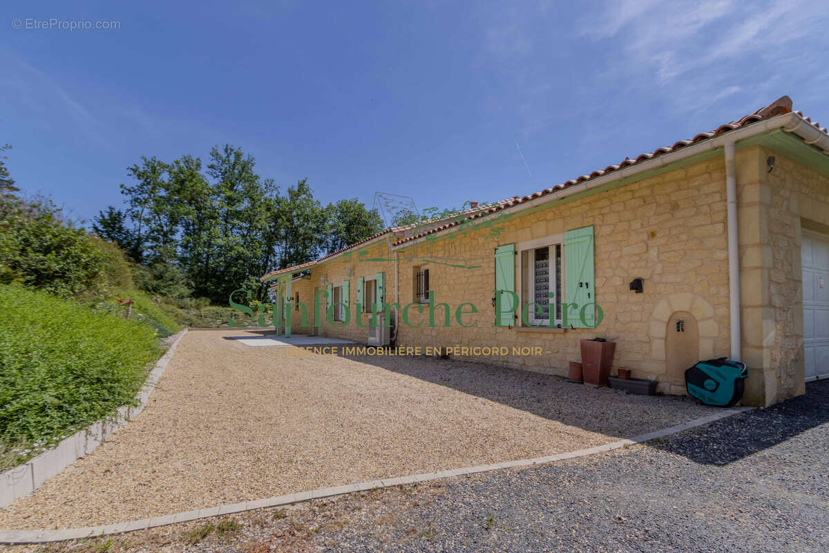 Maison à SAINT-CYBRANET