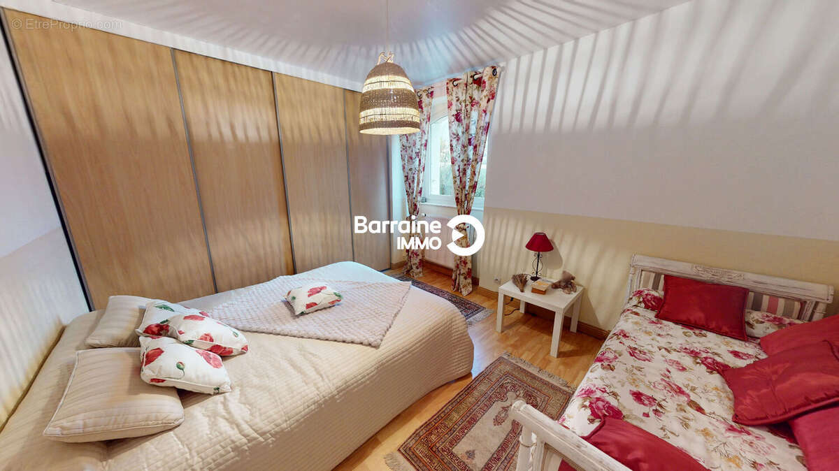 Maison à LE RELECQ-KERHUON