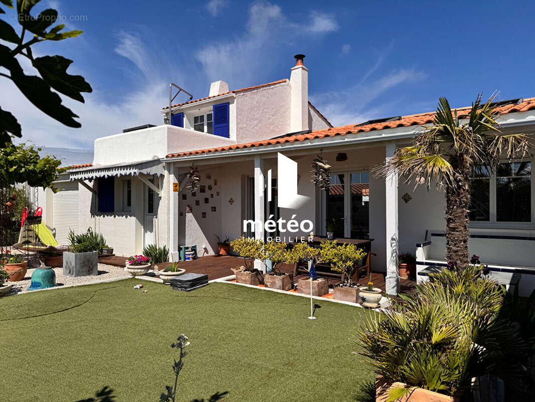 Maison à vendre à la Chaume avec vue mer et proche de la plage - photo 17