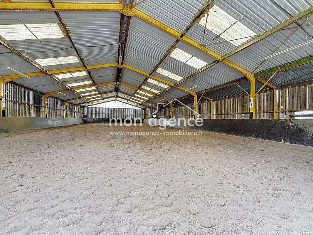 Prox. Franqueville-Saint-Pierre 76520, ensemble de bâtiments agricoles - photo 3