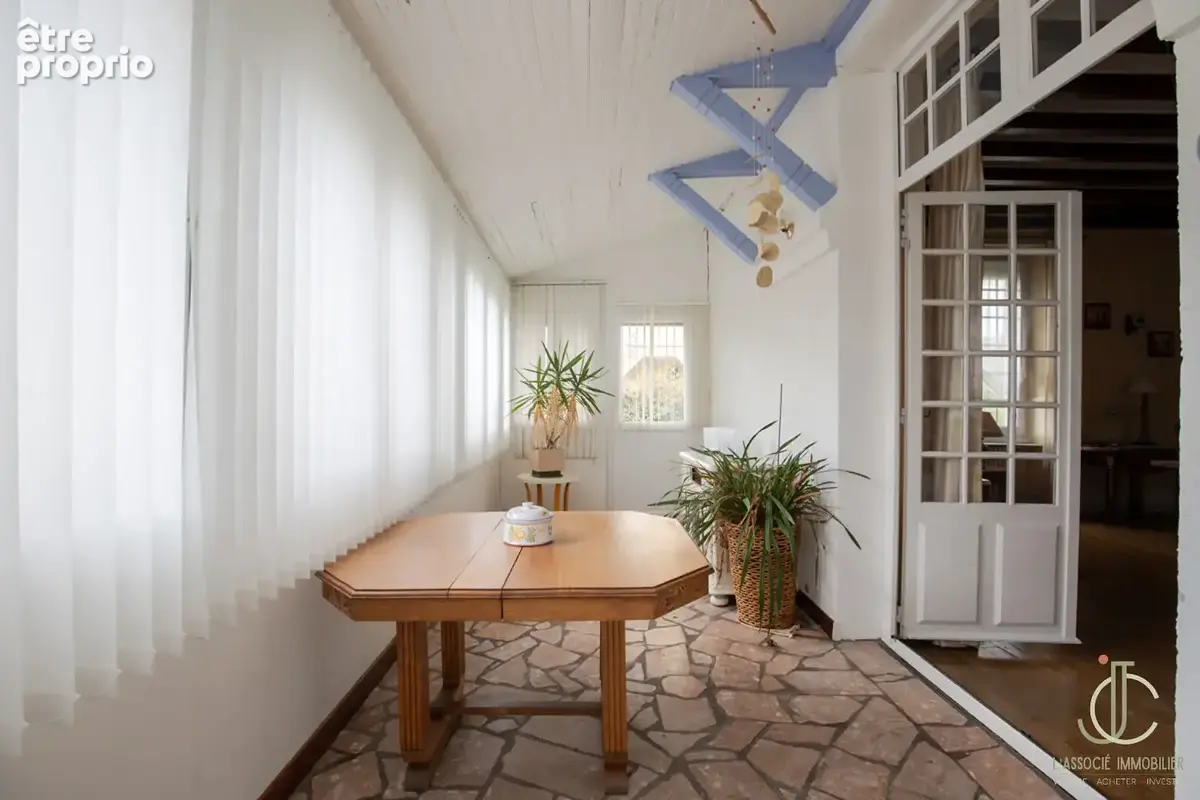 VITTEL VILLA / 5 chambres / 172m2 / Jardin et garage - photo 4