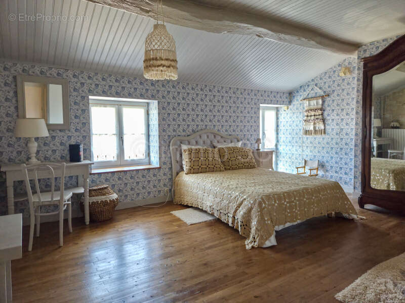Maison à CHEF-BOUTONNE