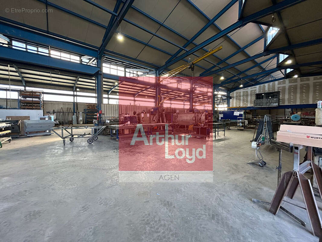 2454 m² à Sainte-Livrade-Sur-Lot  - photo 2