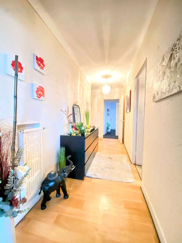 Appartement à BAGNOLS-SUR-CEZE