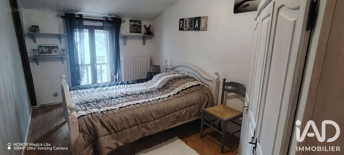 Maison 180 m² à La Tour-Saint-Gelin  - photo 8
