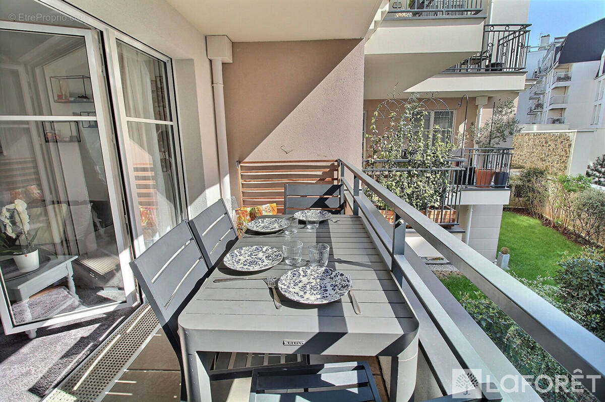 Appartement à LA GARENNE-COLOMBES