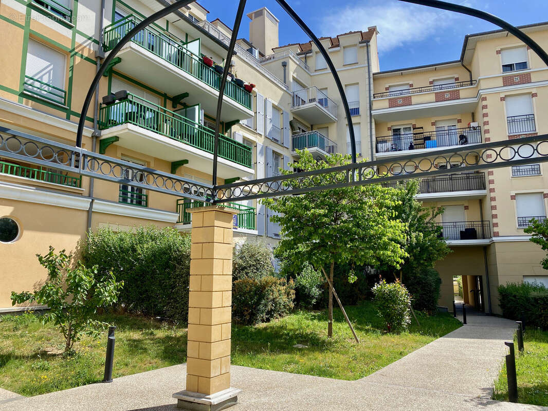 Appartement à LE BLANC-MESNIL