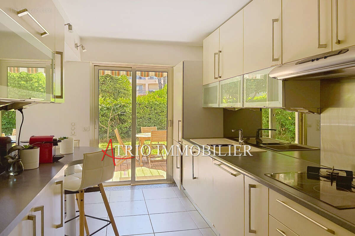 Appartement à SAINT-LAURENT-DU-VAR